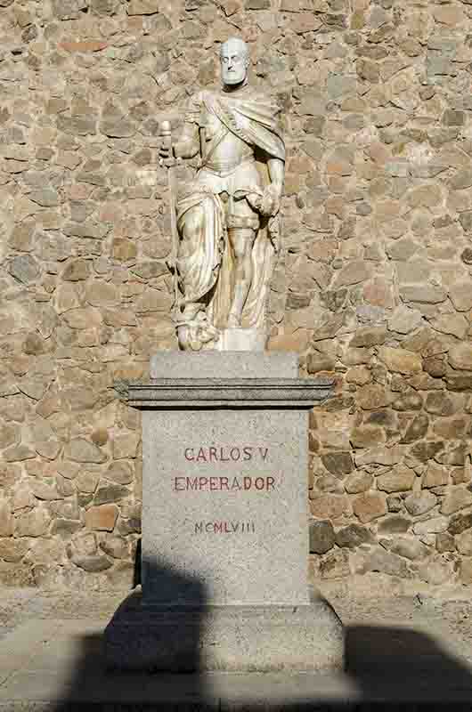 Toledo 089 - monumento a Carlos V Emperador.jpg